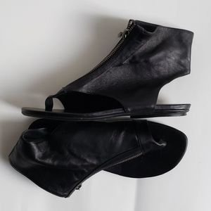 Sarah Pacini | NWOT Front Zip Thong Sandal